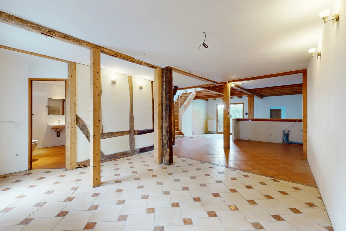 Eingangsbereich mit Blick in die offene Küche