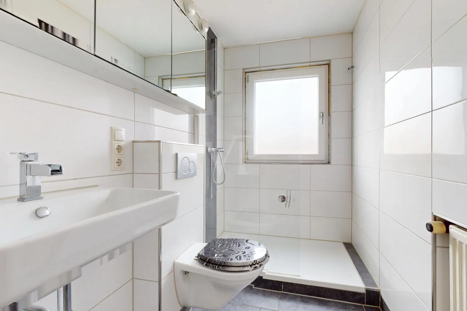Haus rechts - Badezimmer OG