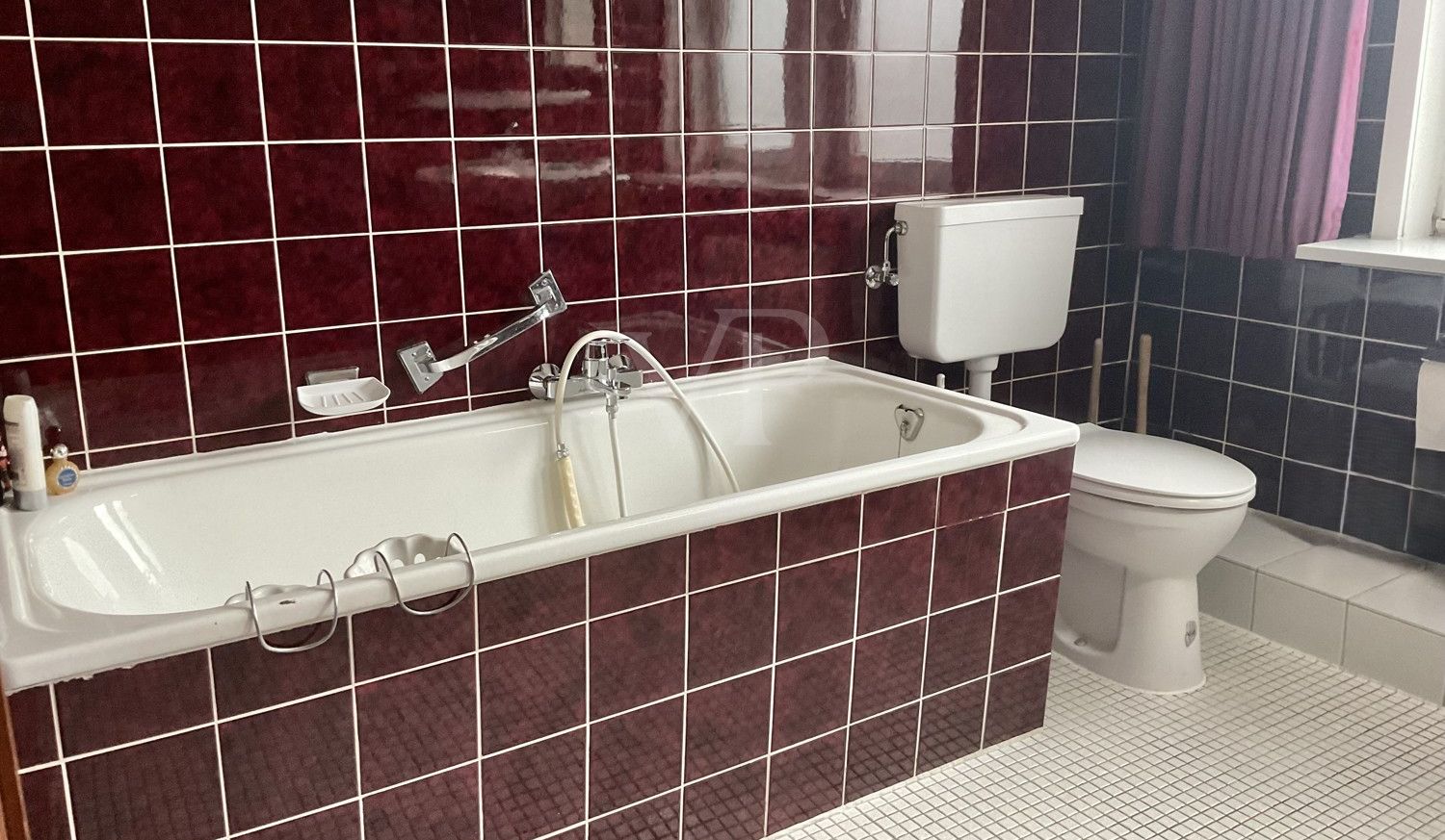 Wannenbadezimmer DG