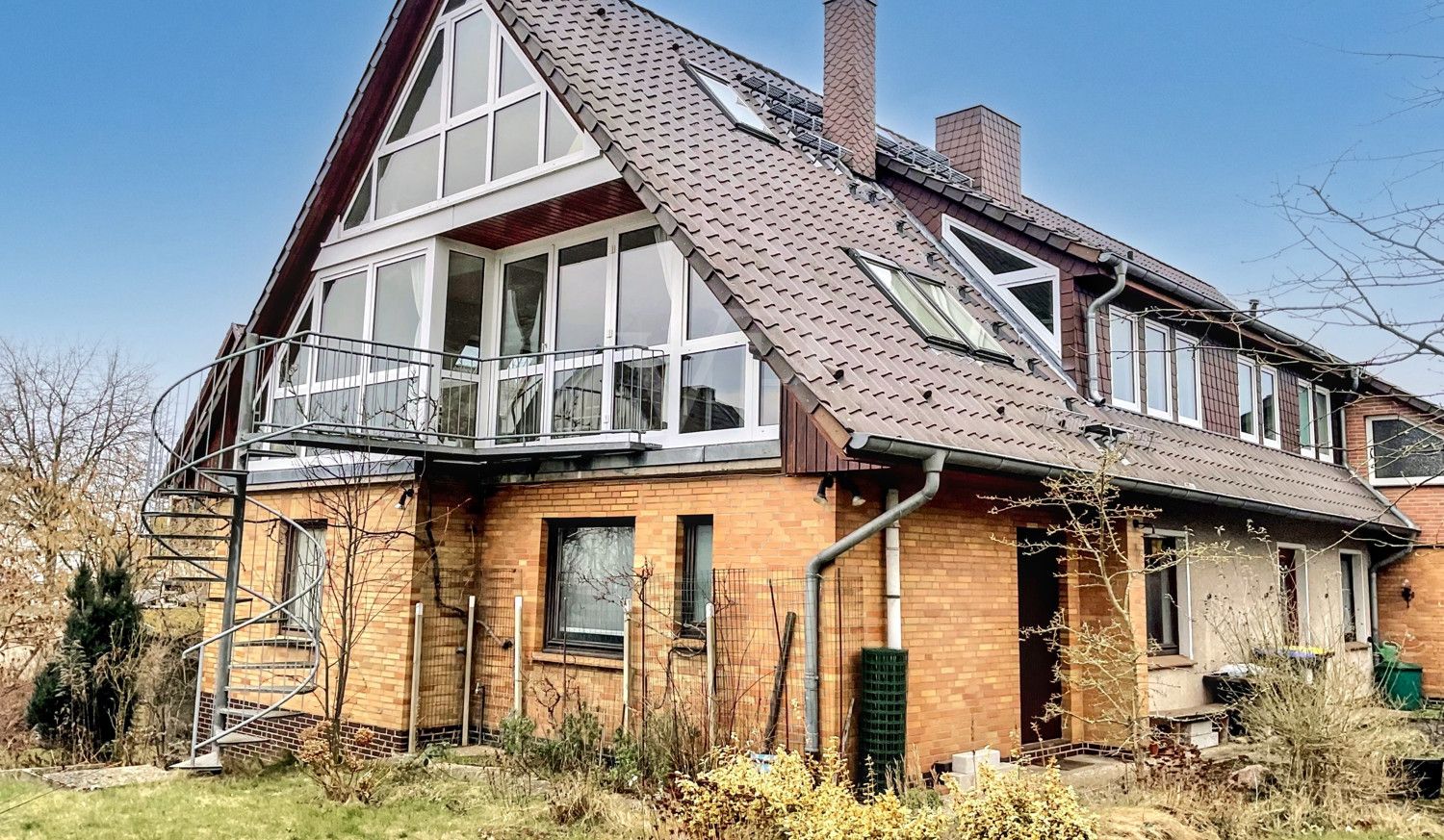 Ansicht aus dem Garten mit Blick auf das Haus