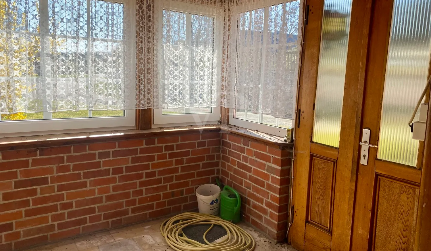 Vorbau vor dem Eingang