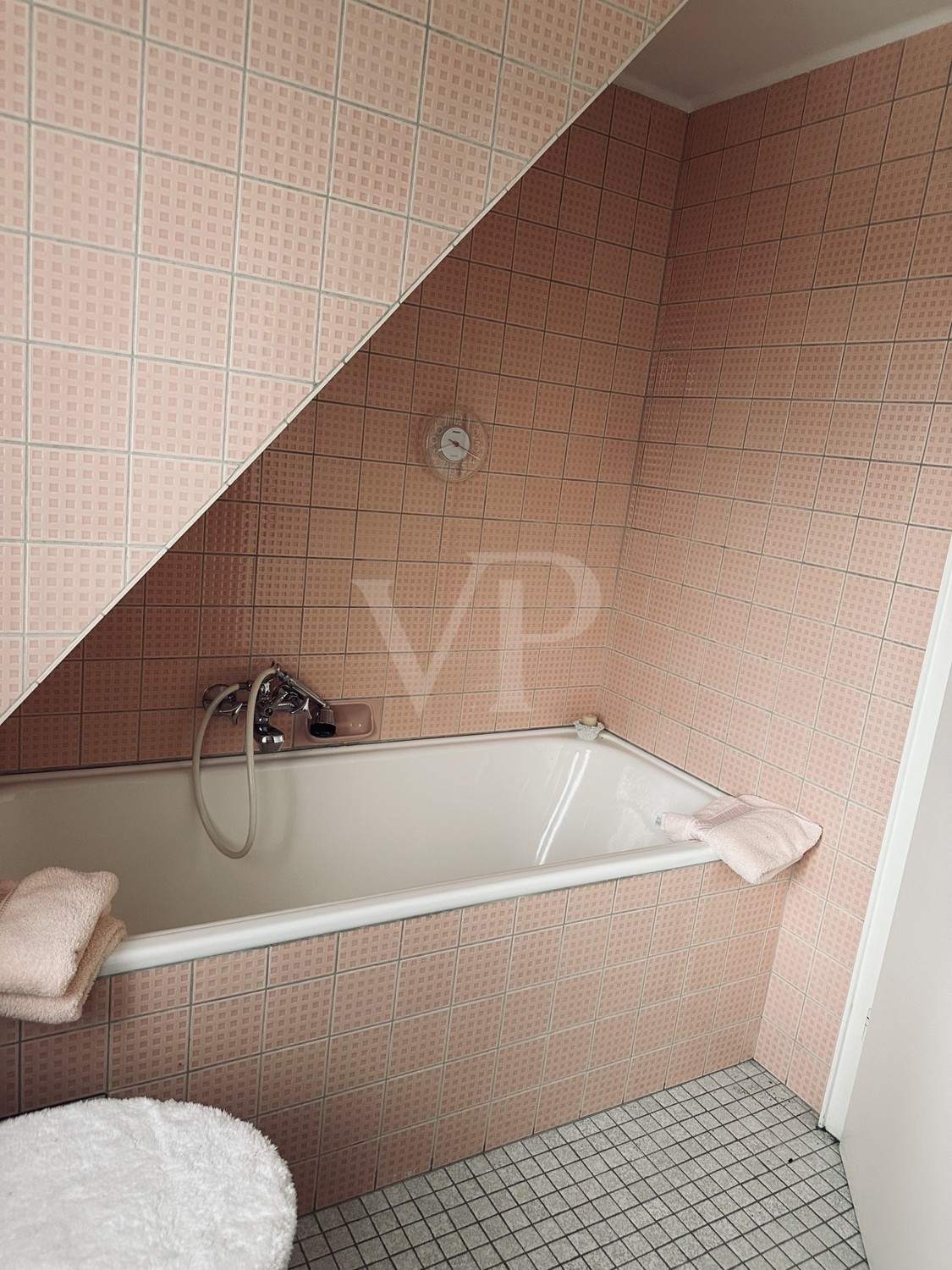 Bad mit Wanne und Dusche