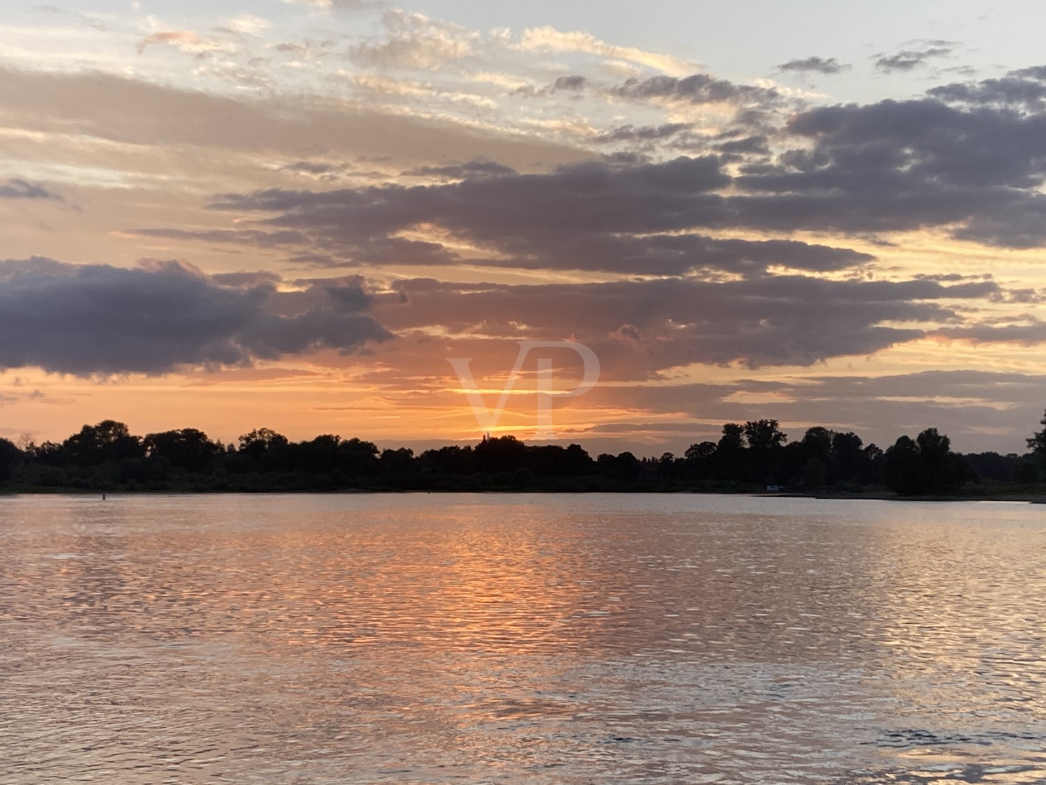 Elbe Sonnenuntergang von den Buhnen