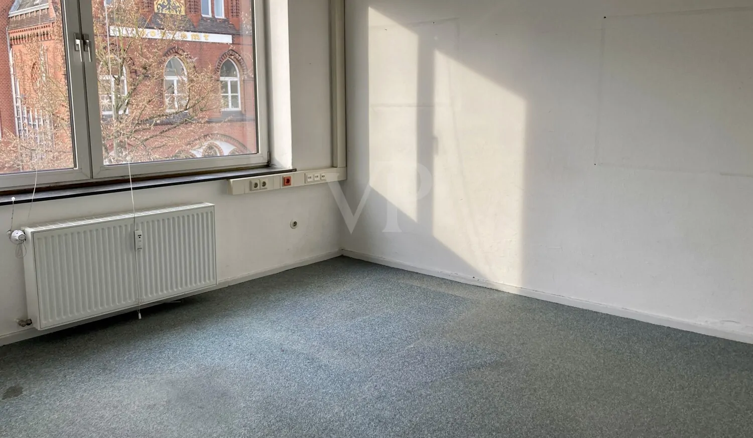 Büroetage mit TG-Stellplätzen zu vermieten – individueller Umbau durch den Vermieter möglich