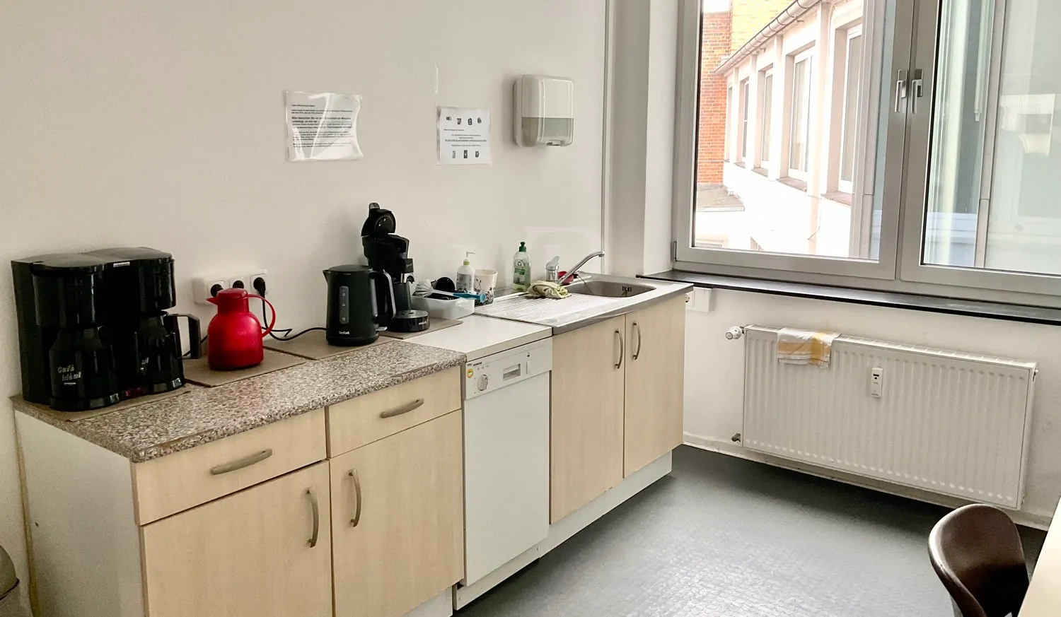 Büroetage mit TG-Stellplätzen zu vermieten – individueller Umbau durch den Vermieter möglich