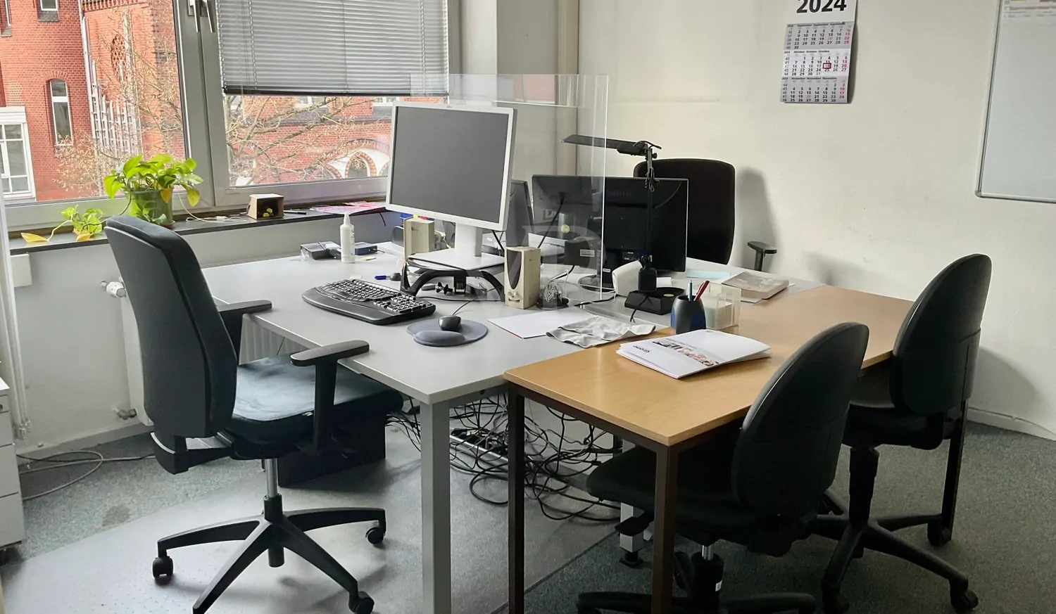 Büroetage mit TG-Stellplätzen zu vermieten – individueller Umbau durch den Vermieter möglich