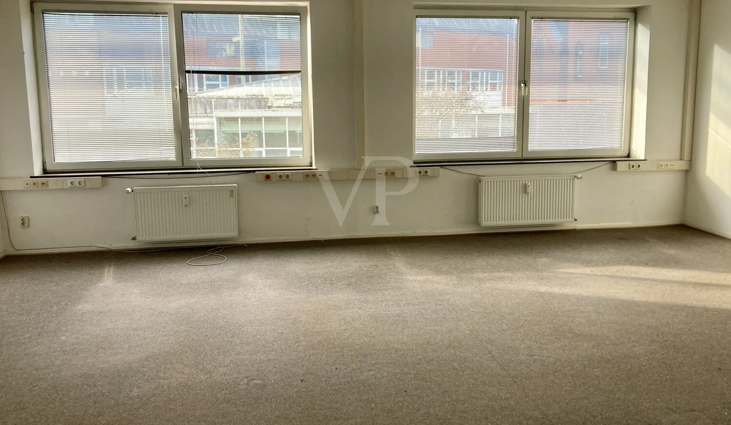 Büroetage mit TG-Stellplätzen zu vermieten – individueller Umbau durch den Vermieter möglich