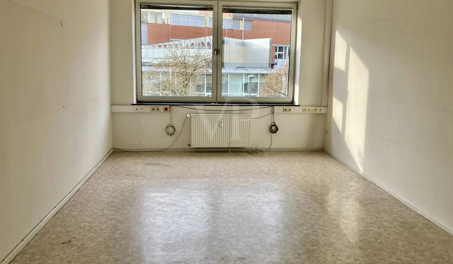 Büroetage mit TG-Stellplätzen zu vermieten – individueller Umbau durch den Vermieter möglich