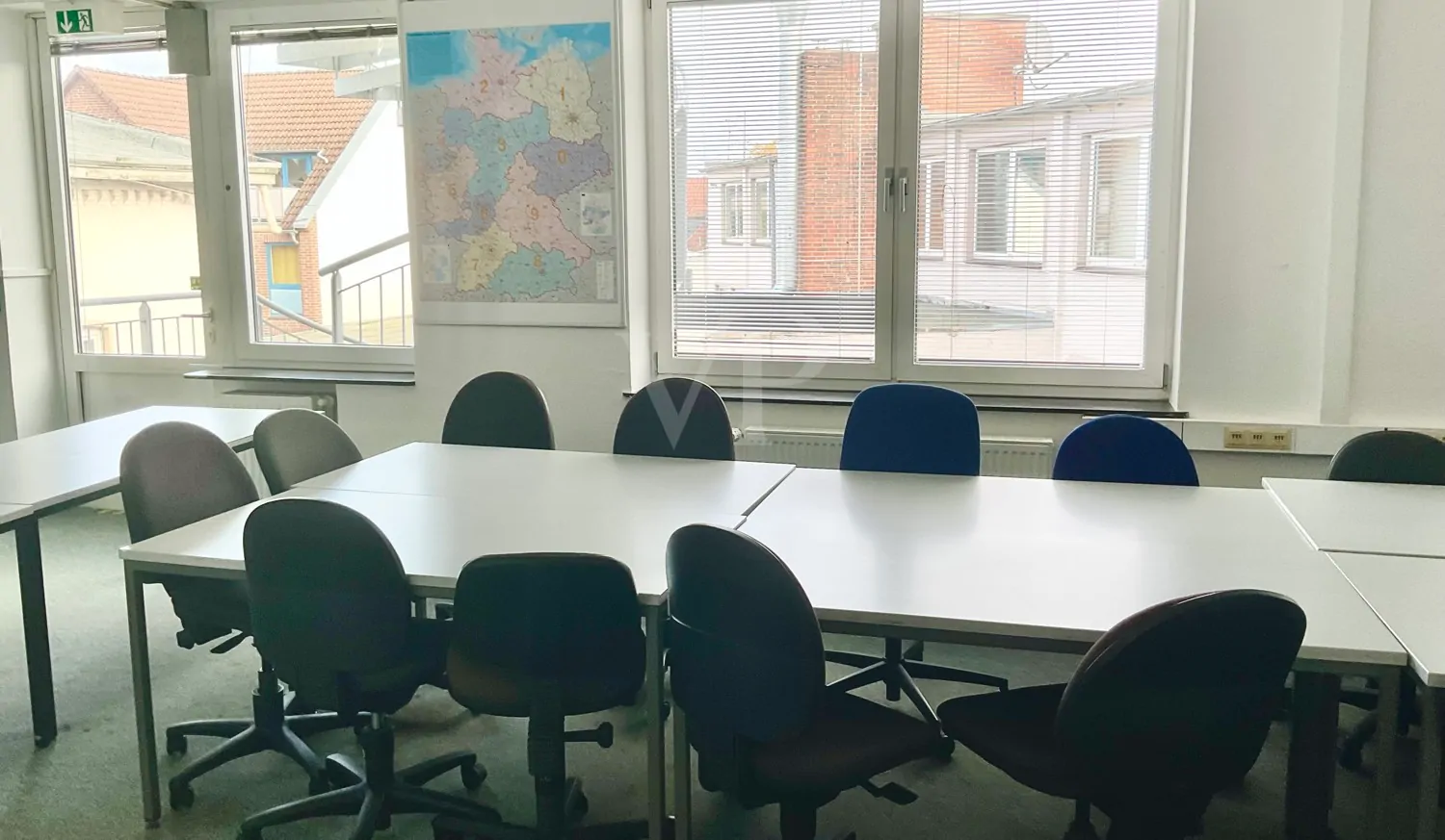 Büroetage mit TG-Stellplätzen zu vermieten – individueller Umbau durch den Vermieter möglich