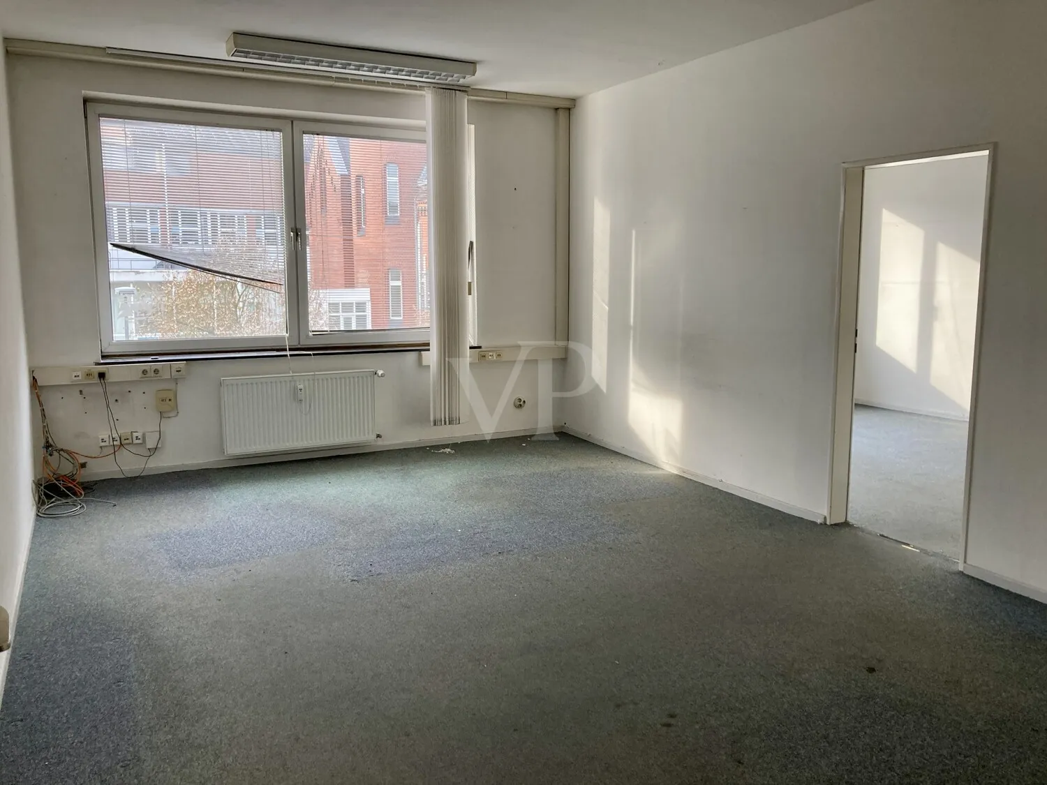Étage de bureaux avec parking souterrain à louer – possibilité d'aménagement individuel par le propriétaire
