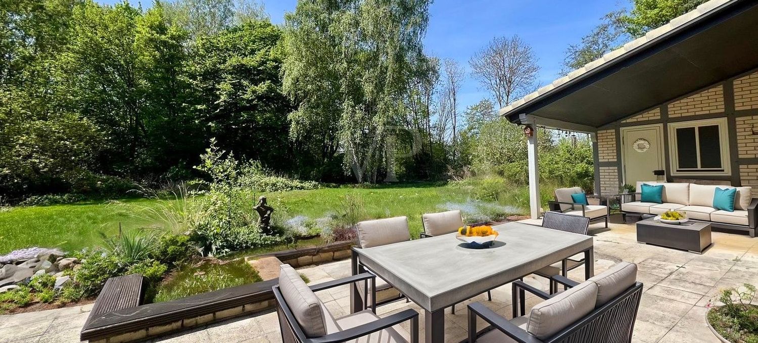 Terrasse mit Blick in den Garten