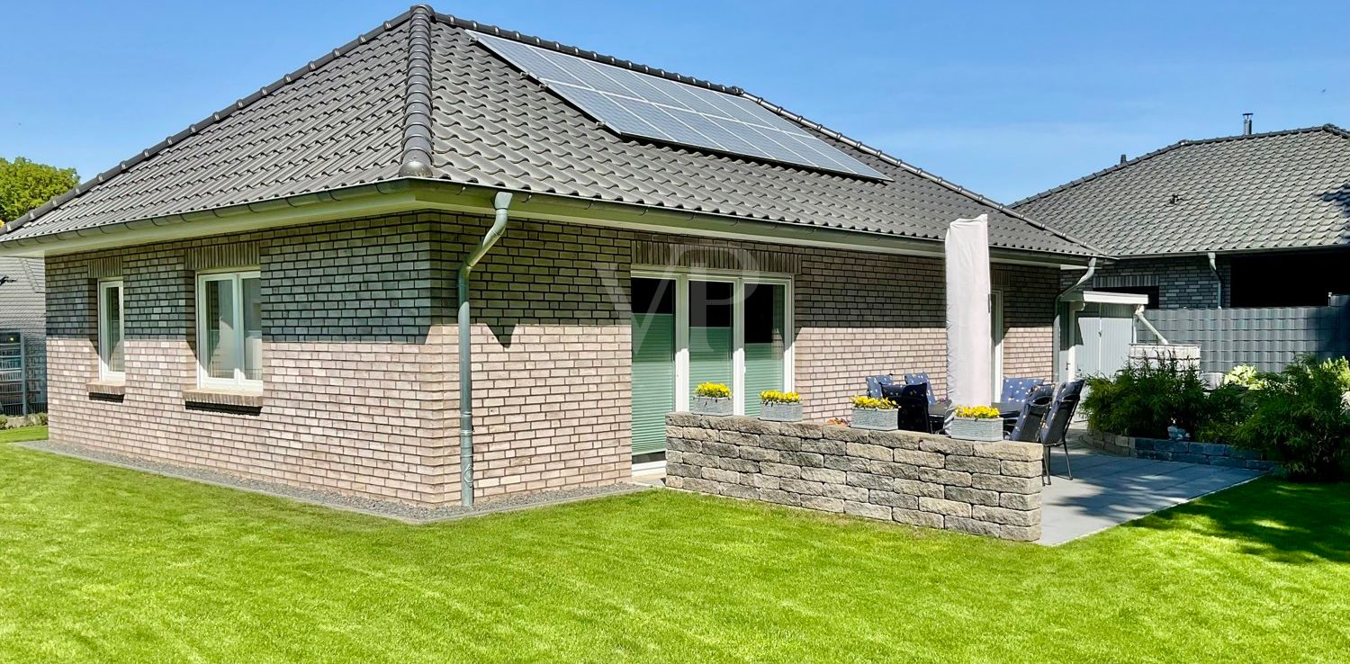Seitenansicht mit Blick zur Terrasse
