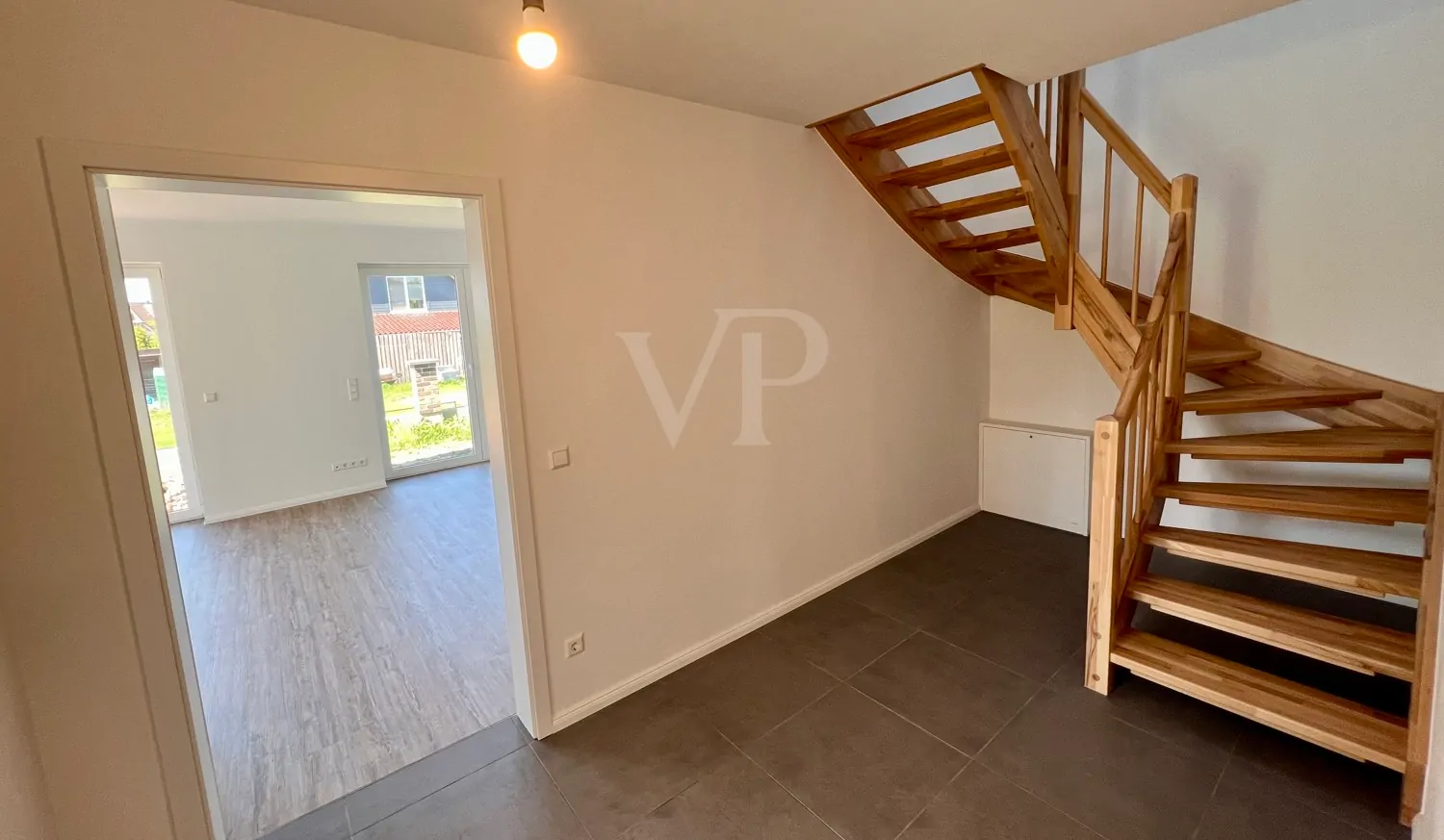 Flur mit Blick in den Wohnbereich