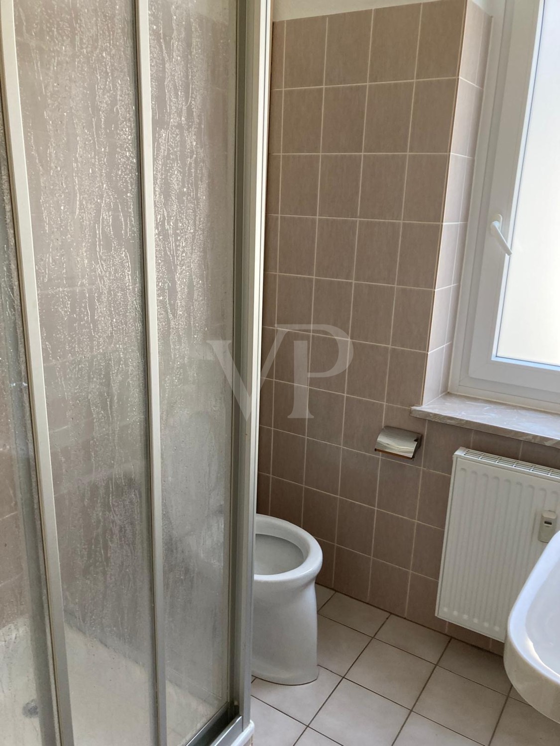 Gäste-WC mit Dusche01d-a36f-817826bc7e01