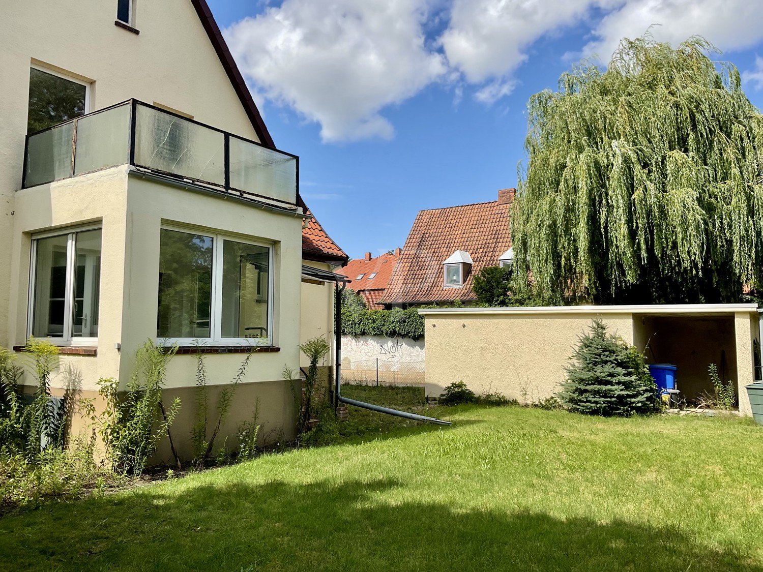 Balkon und Garage