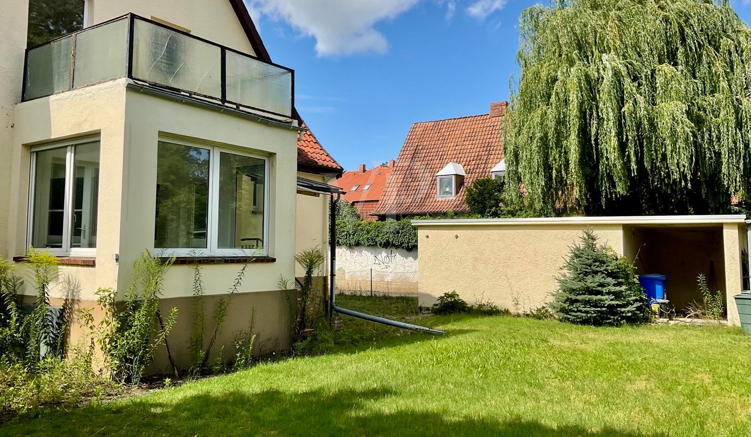 Balkon und Garage