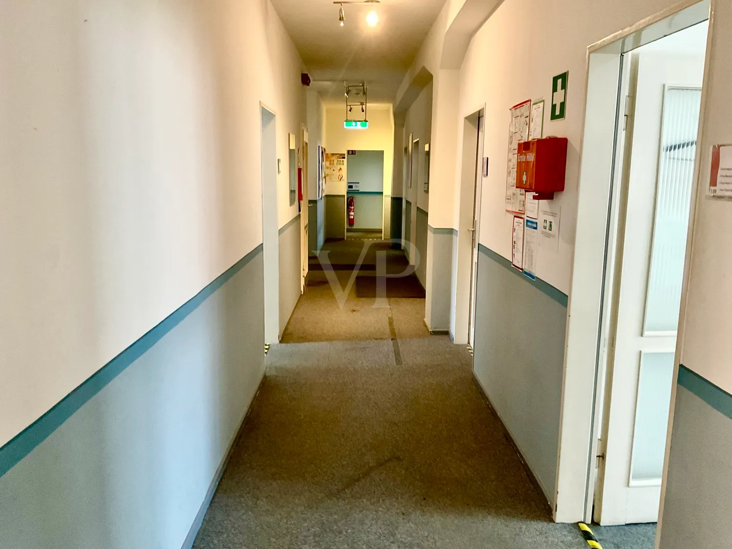 Office floor with underground parking spaces for rent – individual conversion by the landlord possible