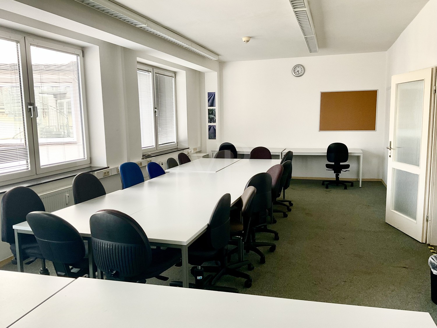 Büroetage mit TG-Stellplätzen zu vermieten – individueller Umbau durch den Vermieter möglich