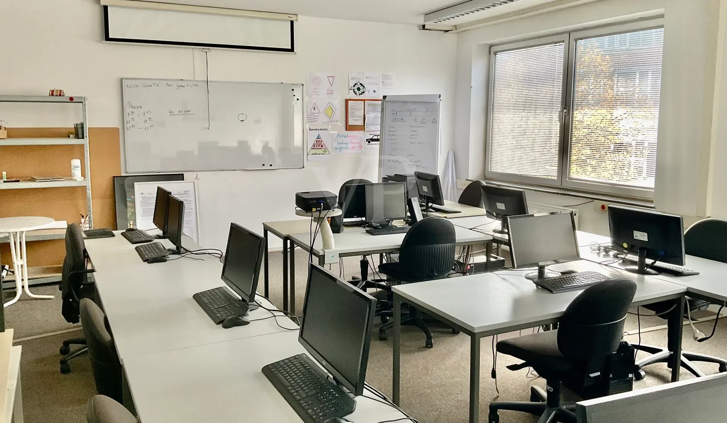 Büroetage mit TG-Stellplätzen zu vermieten – individueller Umbau durch den Vermieter möglich