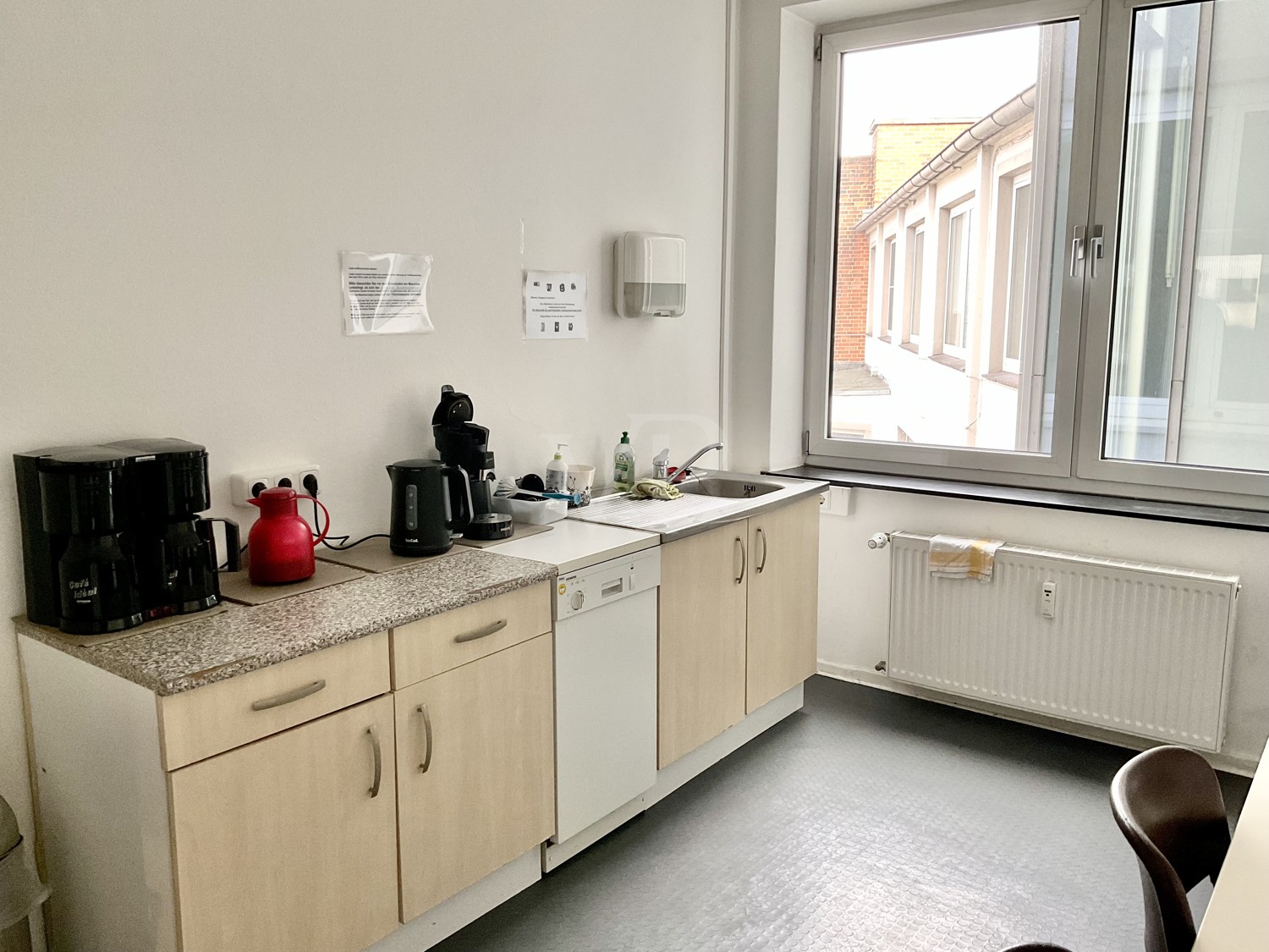 Büroetage mit TG-Stellplätzen zu vermieten – individueller Umbau durch den Vermieter möglich