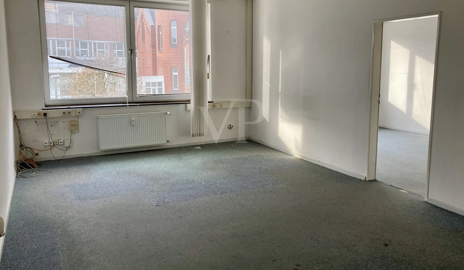 Büroetage mit TG-Stellplätzen zu vermieten – individueller Umbau durch den Vermieter möglich