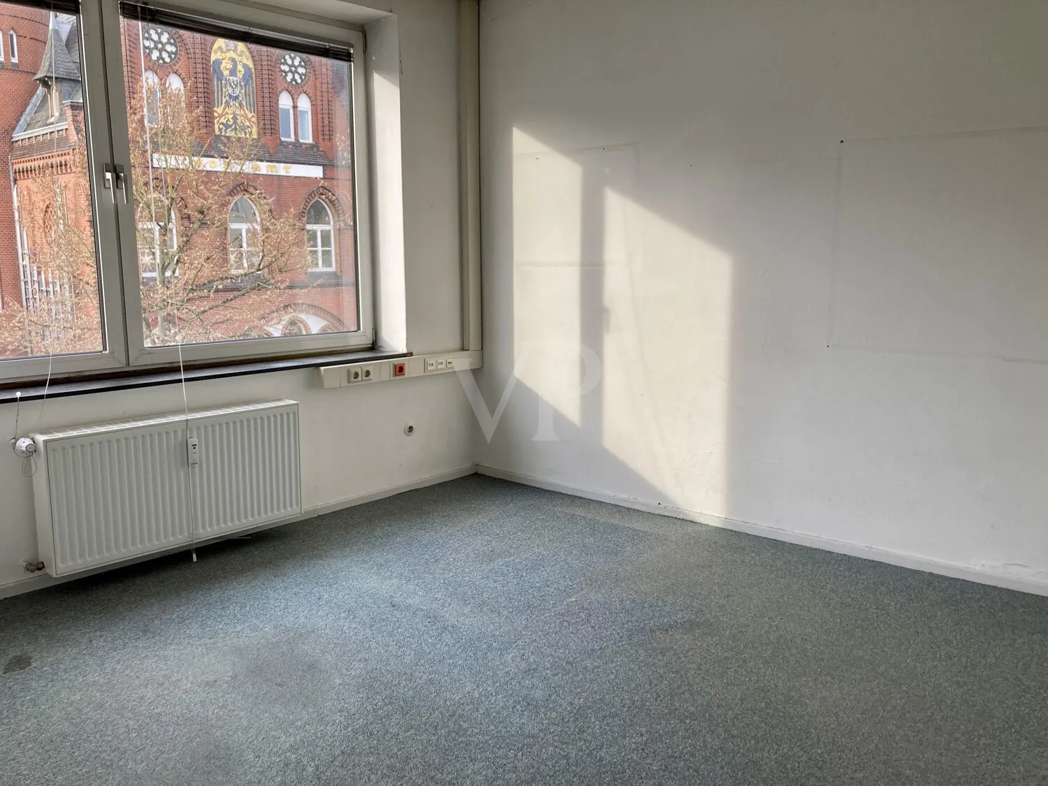 Office floor with underground parking spaces for rent – individual conversion by the landlord possible