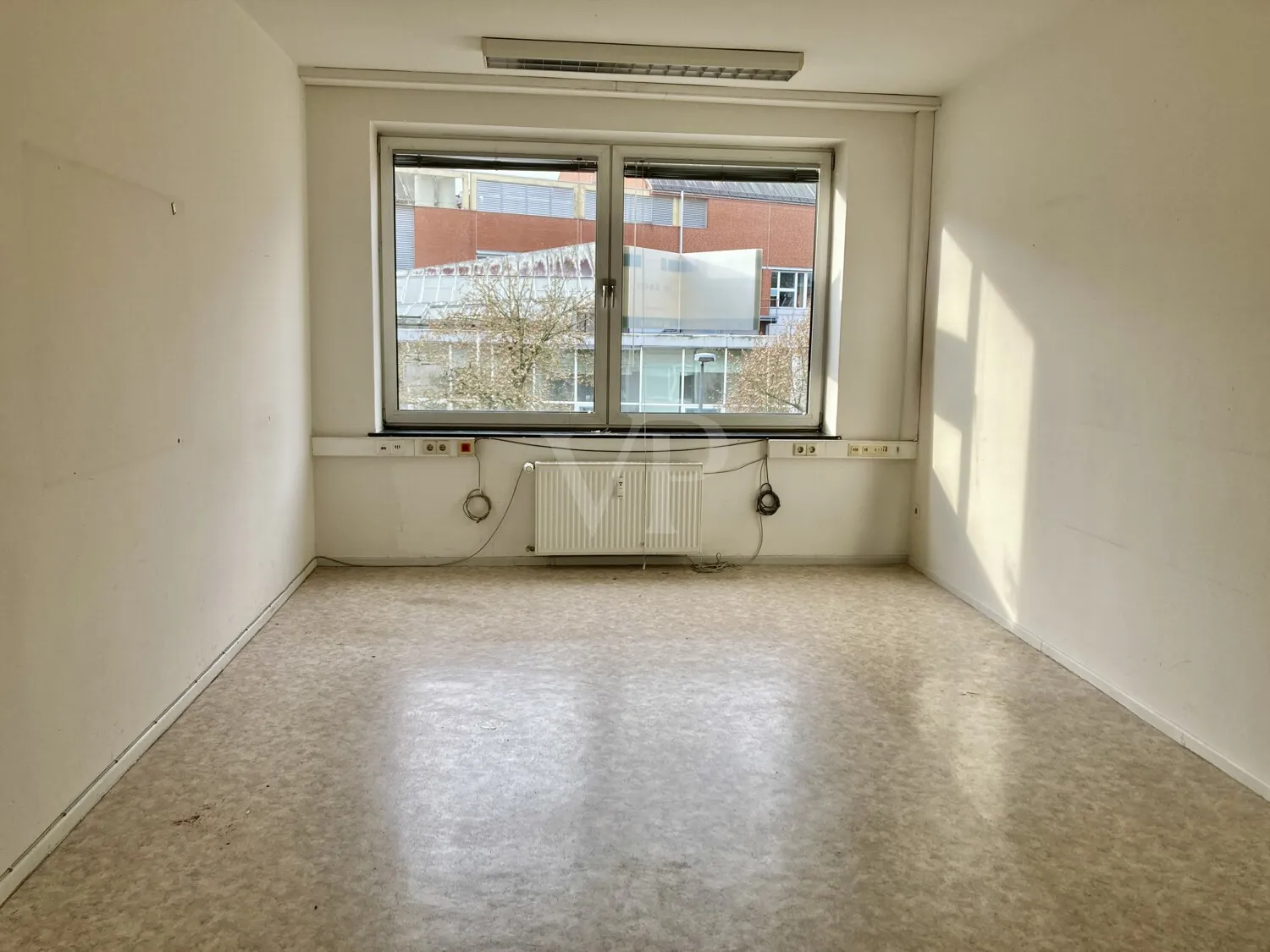 Office floor with underground parking spaces for rent – individual conversion by the landlord possible