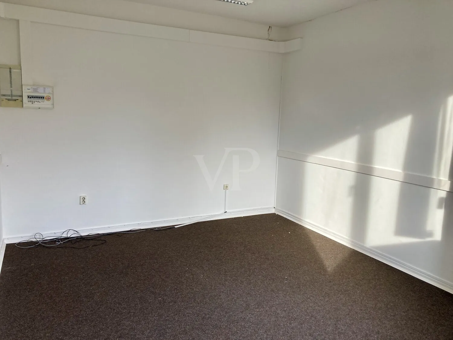 Office floor with underground parking spaces for rent – individual conversion by the landlord possible