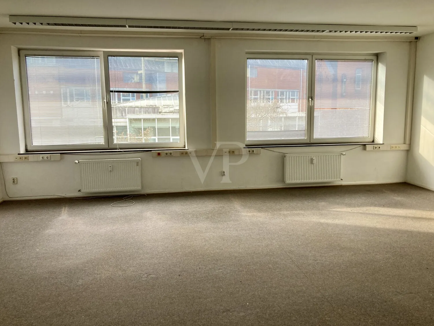 Office floor with underground parking spaces for rent – individual conversion by the landlord possible