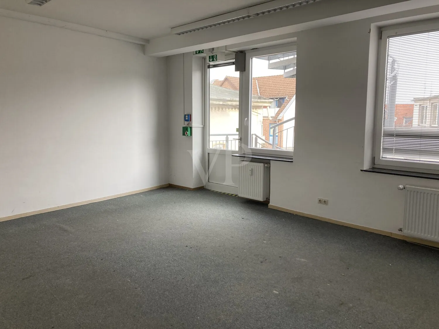 Office floor with underground parking spaces for rent – individual conversion by the landlord possible