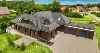 von_poll_real_estate_property_25239216_1_image_0