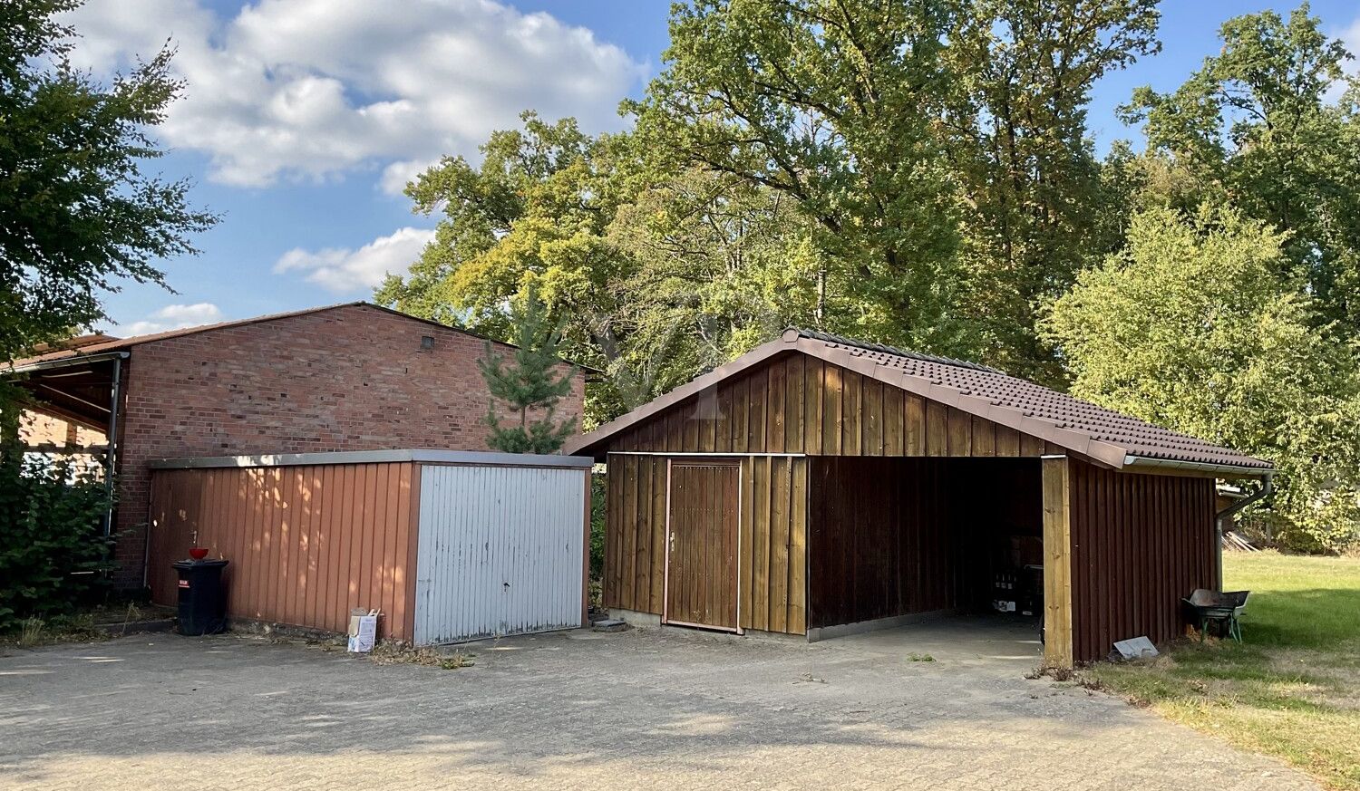 Garage & Carport