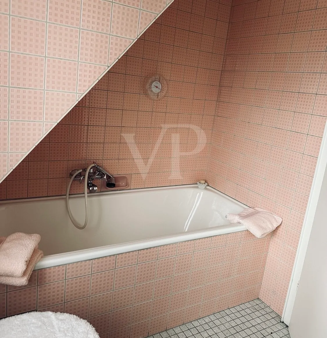 Bad mit Wanne und Dusche