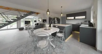 von_poll_real_estate_property_25239207_1_image_0