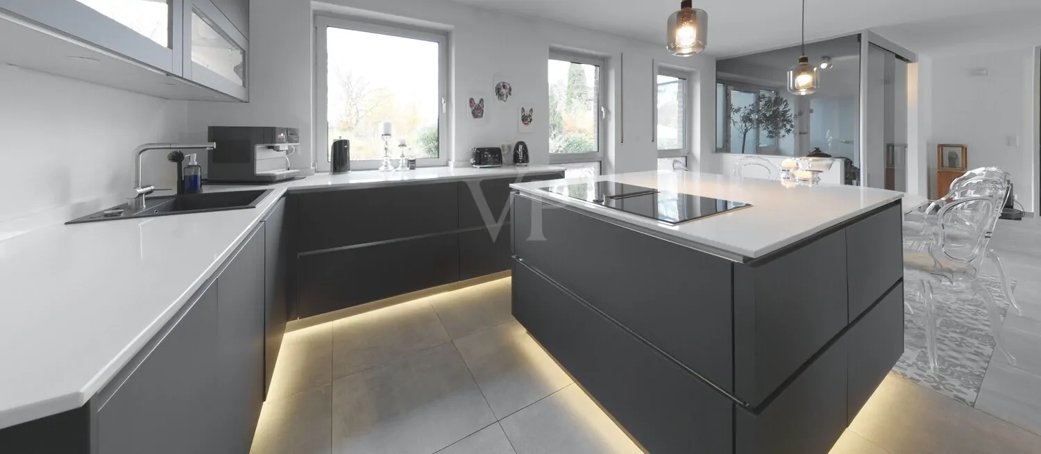 Hochwertige Einbauküche