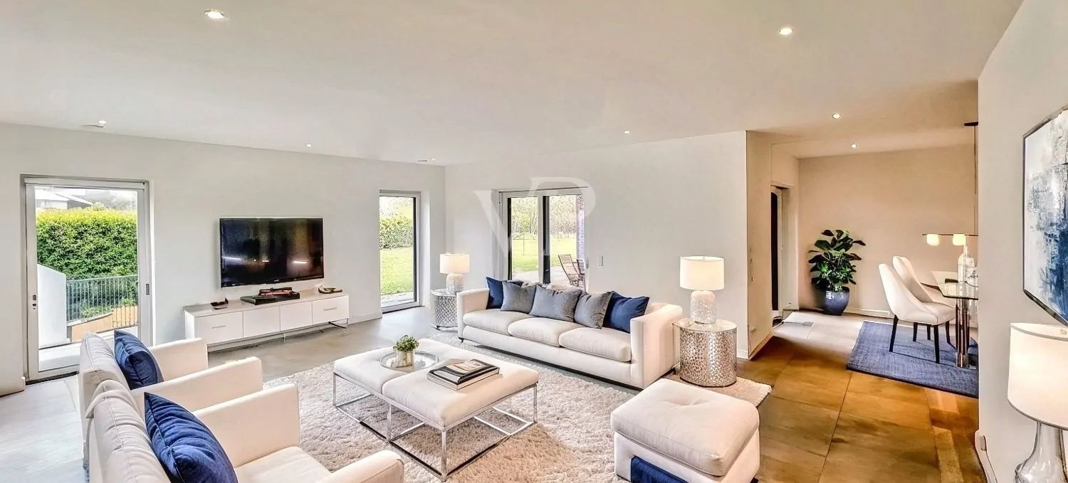 Wohnzimmer mit Blick zum Esszimmer