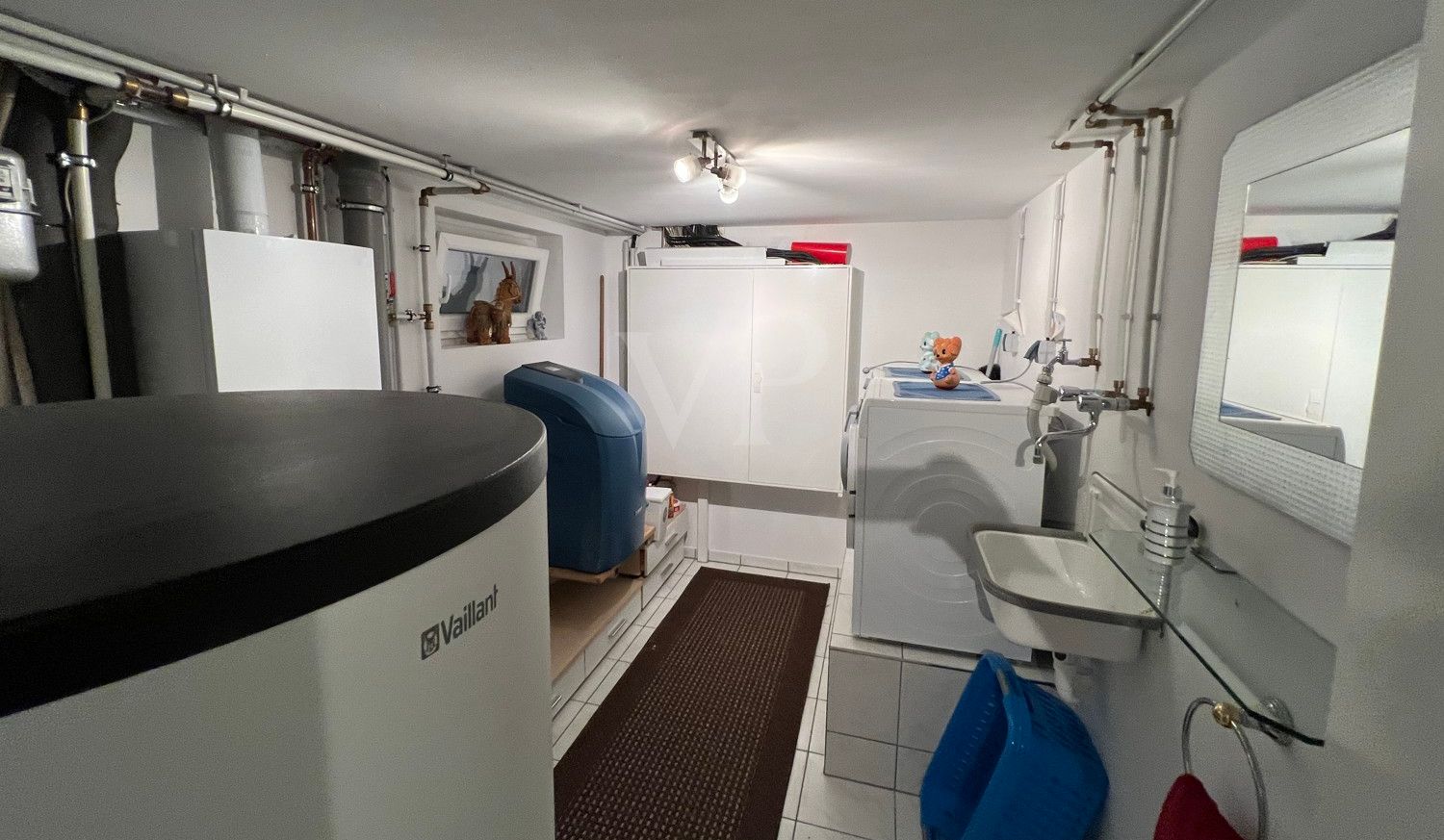 Heizungsraum_Wasserspeicher_Entkalkungsanlage_Zählerschrank im KG