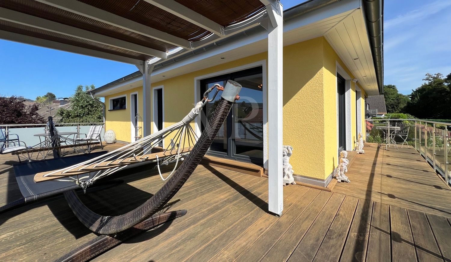 halbumlaufende Dachterrasse West-Nordwest
