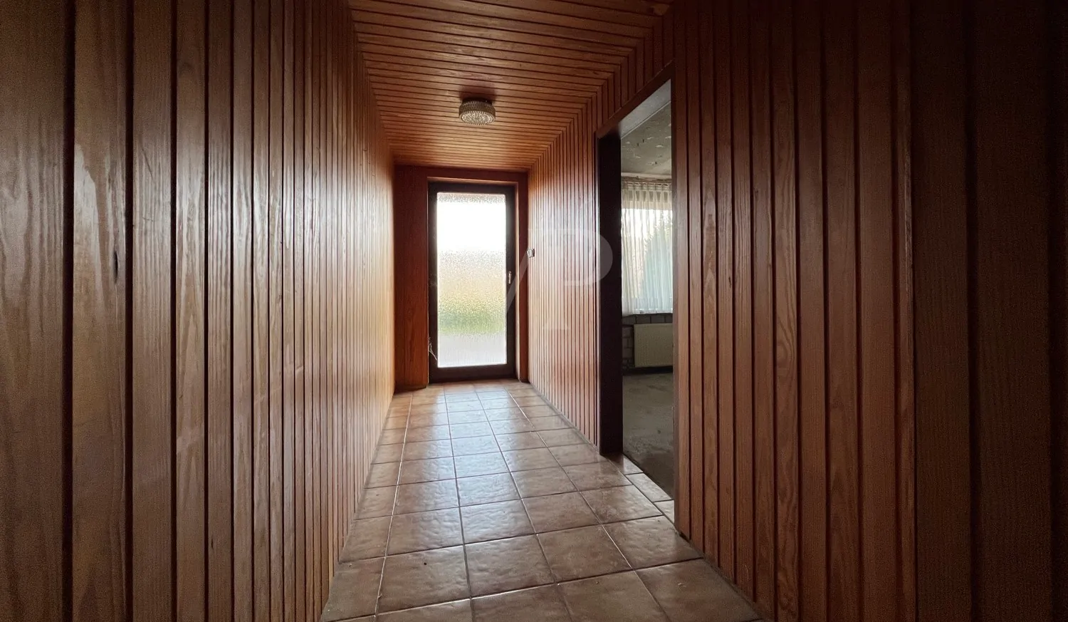 flur Kellergeschoss mit Terrassenzugang