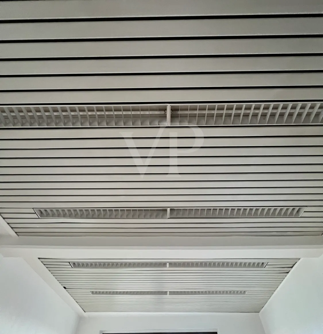 Deckenverkleidung/-beleuchtung