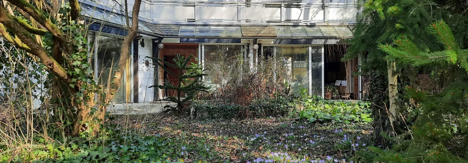 sanierungsbedürftiges, besonderes Architektenhaus mit Einliegerwohnung, in guter Lage zu Hannover