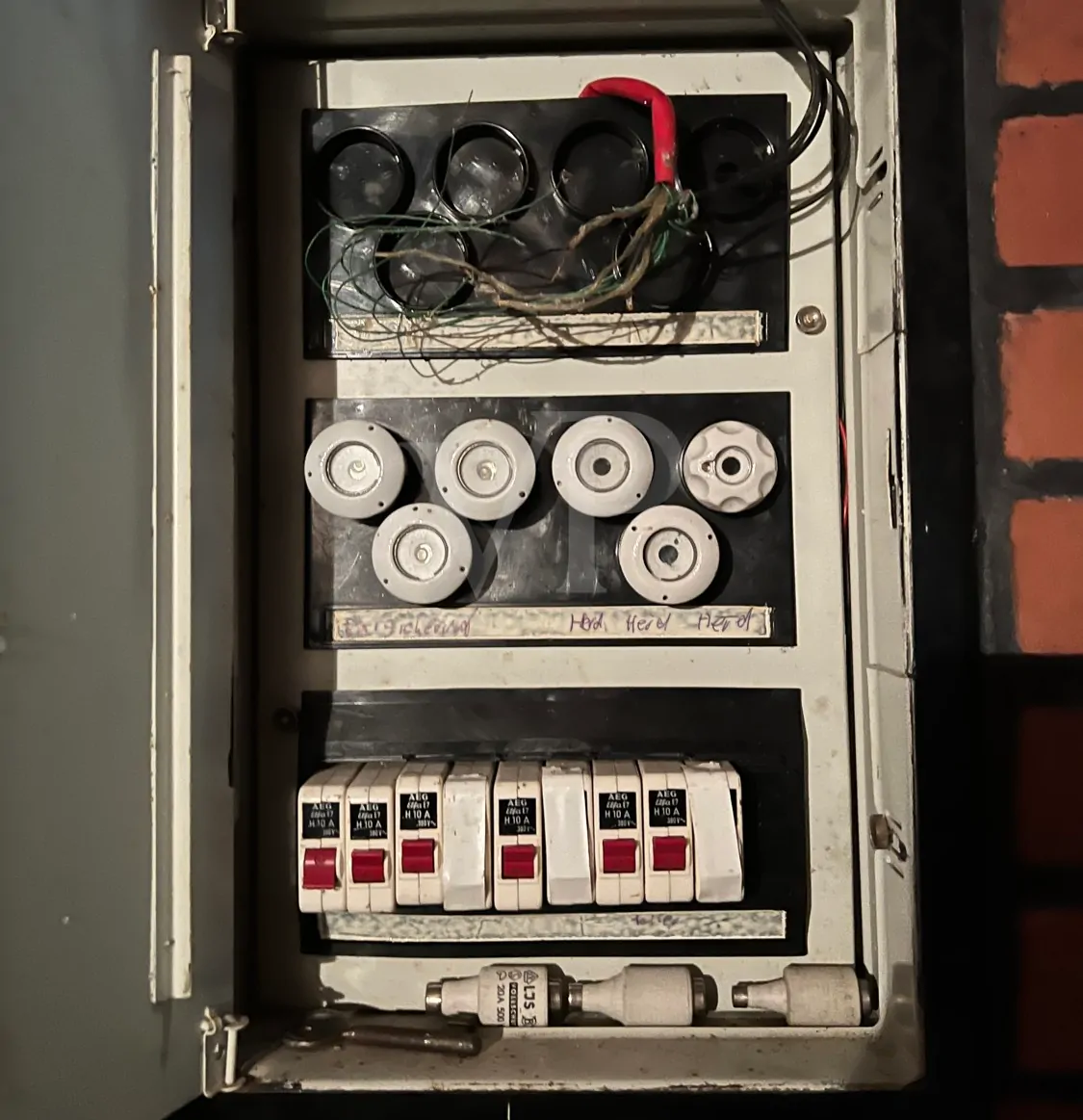 sanierungsbedürftiges, besonderes Architektenhaus mit Einliegerwohnung, in guter Lage zu Hannover