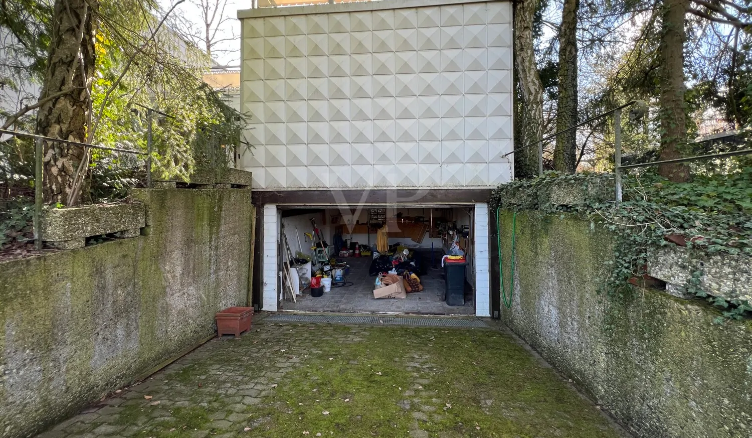 sanierungsbedürftiges, besonderes Architektenhaus mit Einliegerwohnung, in guter Lage zu Hannover