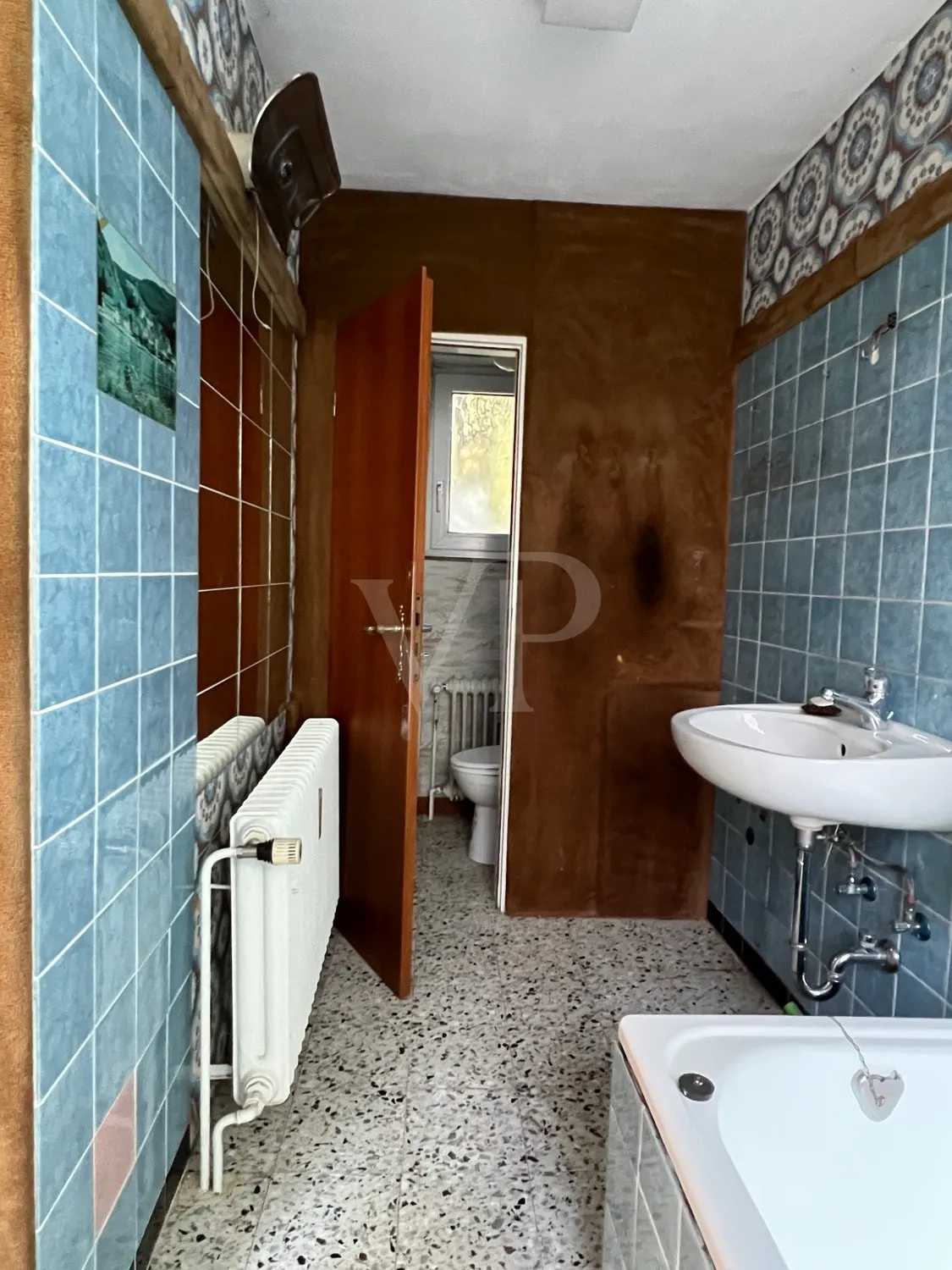 besonderes Architektenhaus mit Einliegerwohnung, sanierungsbedürftig aber in guter Lage zu Hannover