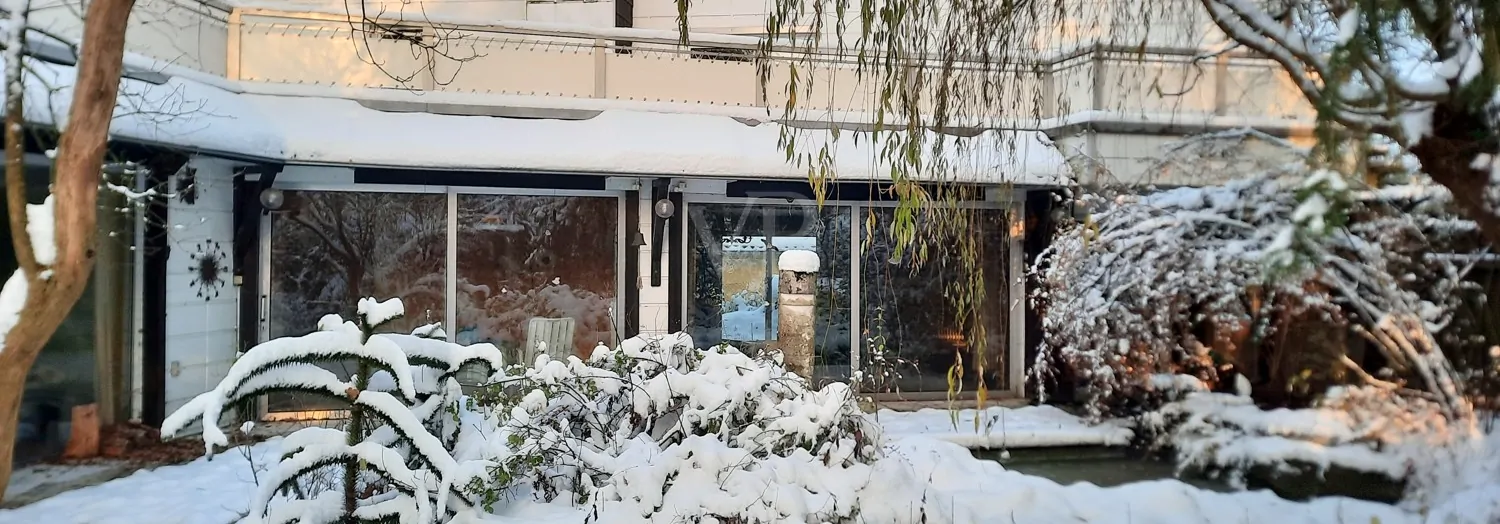 sanierungsbedürftiges, besonderes Architektenhaus mit Einliegerwohnung, in guter Lage zu Hannover