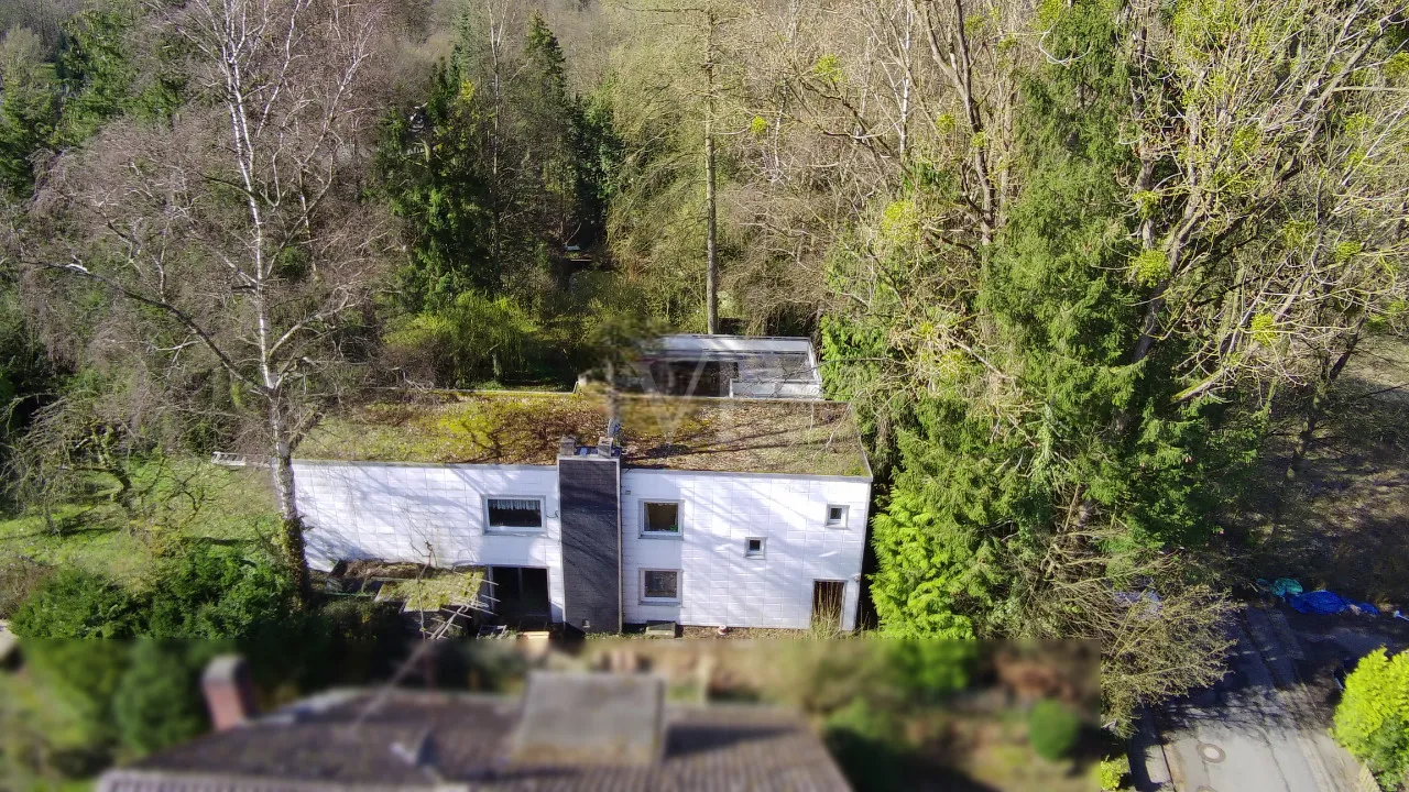 besonderes Architektenhaus mit Einliegerwohnung, sanierungsbedürftig aber in guter Lage zu Hannover