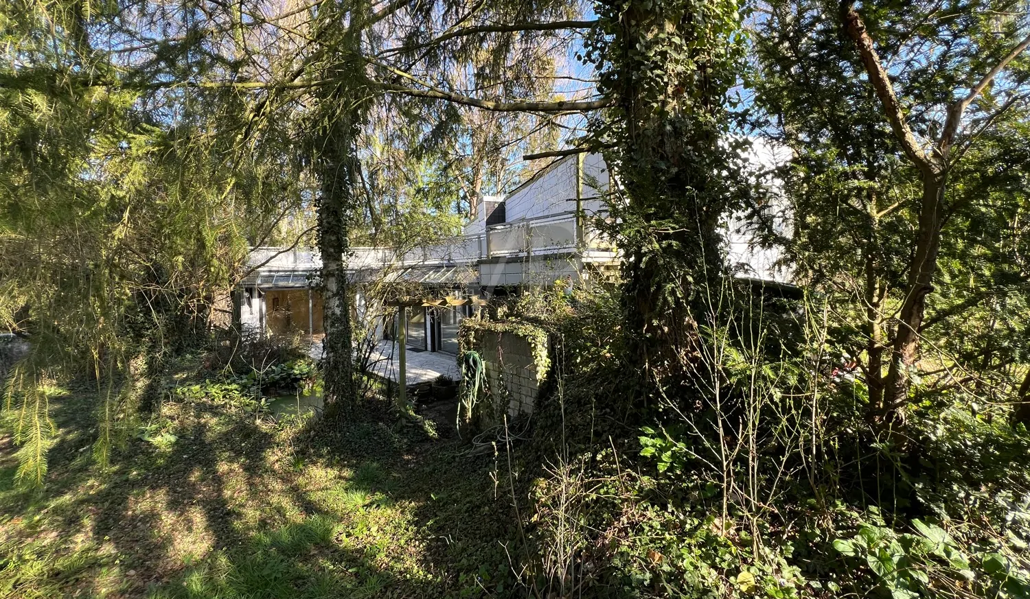 sanierungsbedürftiges, besonderes Architektenhaus mit Einliegerwohnung, in guter Lage zu Hannover