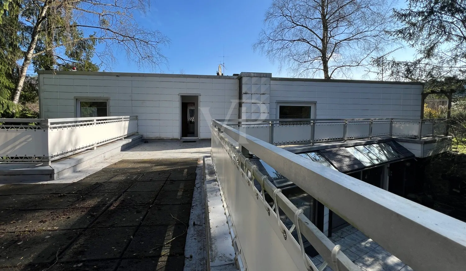 sanierungsbedürftiges, besonderes Architektenhaus mit Einliegerwohnung, in guter Lage zu Hannover