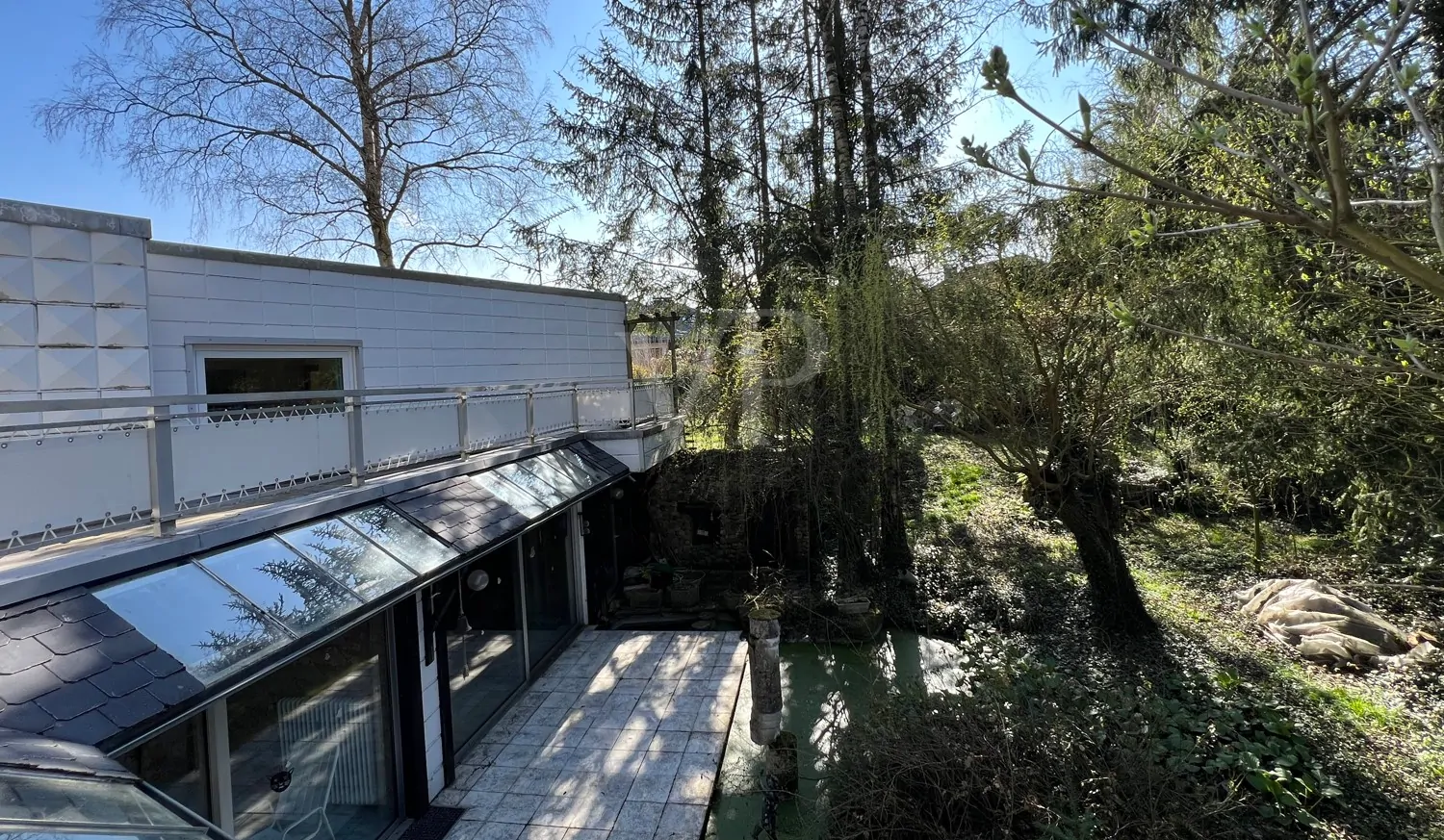 sanierungsbedürftiges, besonderes Architektenhaus mit Einliegerwohnung, in guter Lage zu Hannover