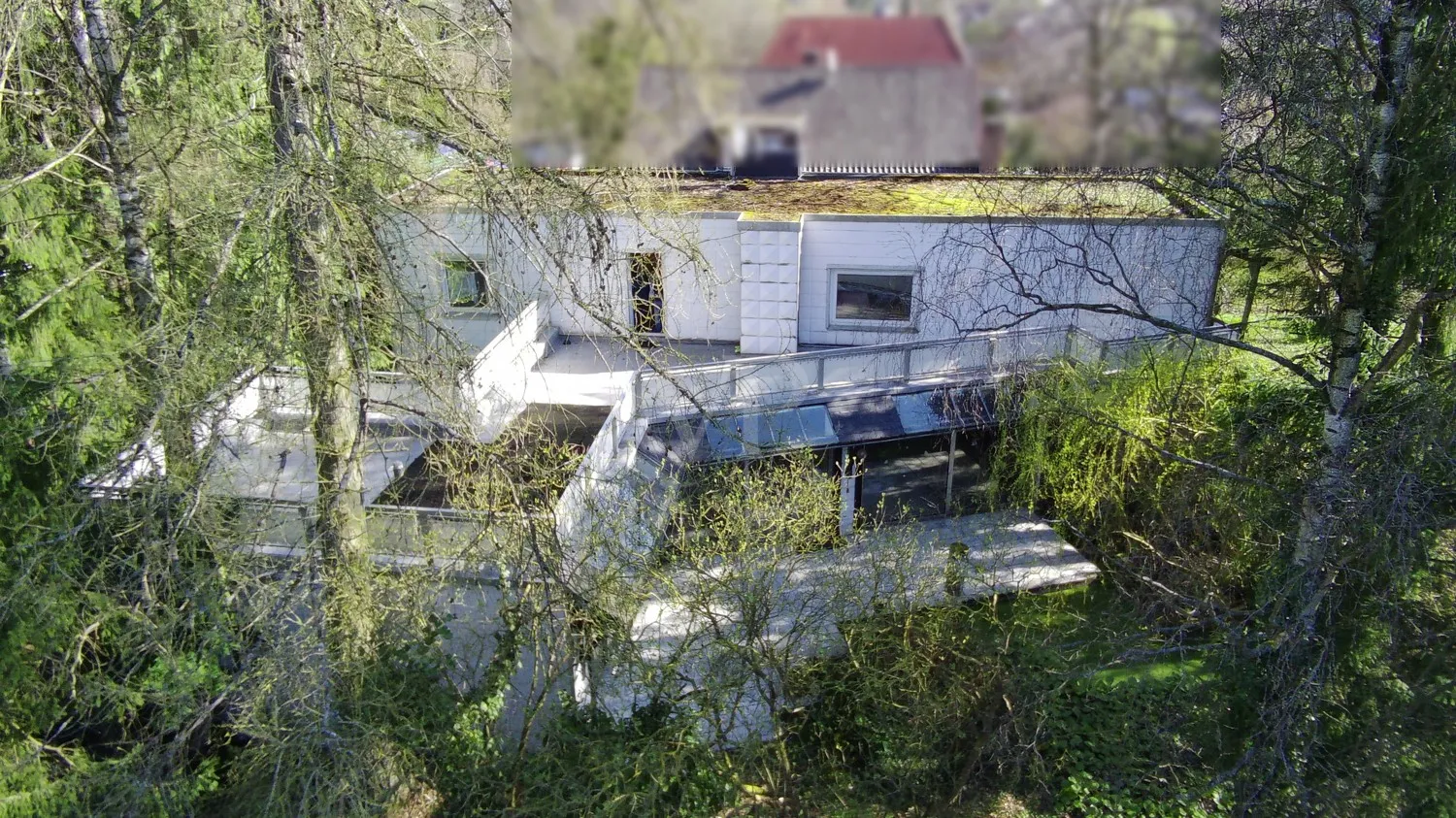 besonderes Architektenhaus mit Einliegerwohnung, sanierungsbedürftig aber in guter Lage zu Hannover